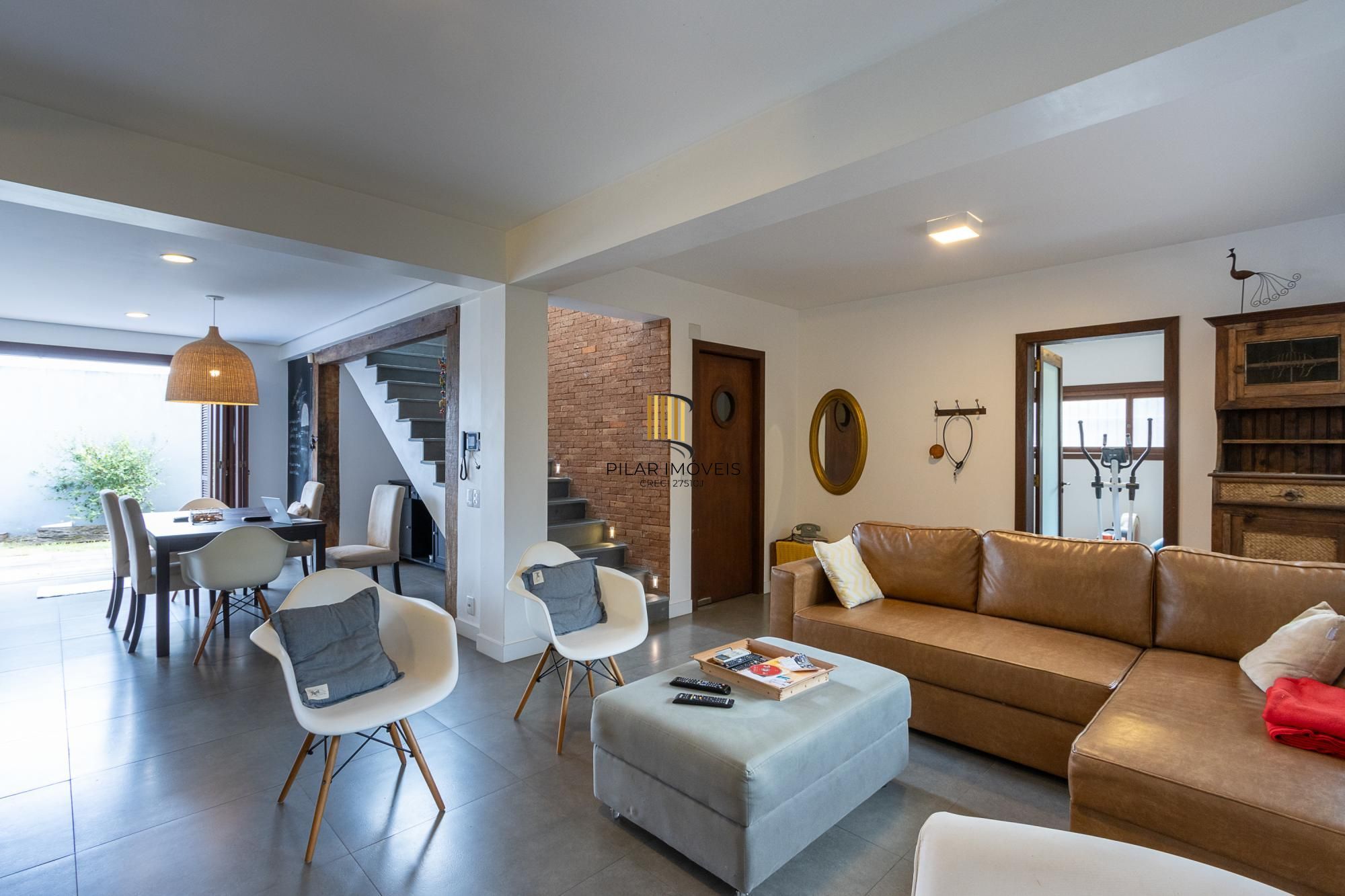 Casa com 6 quartos à venda  bairro Espírito Santo, Porto Alegre.