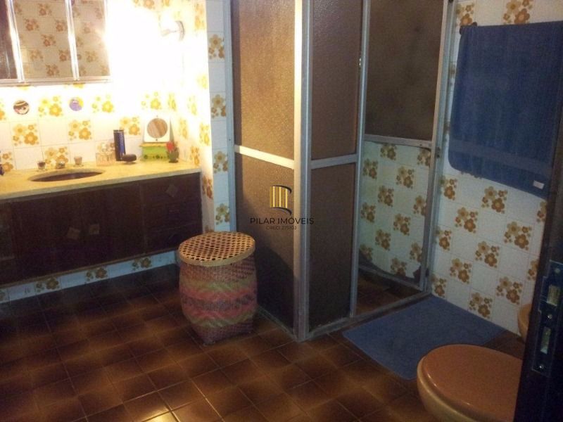 Casa para Venda - 400m², 3 dormitórios, sendo 1 suites, 2 vagas - Cristal