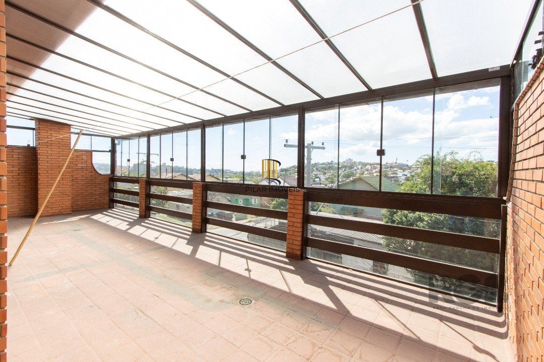 Casa para Venda - 500m², 4 dormitórios, sendo 1 suites, 4 vagas - Coronel Aparício Borges