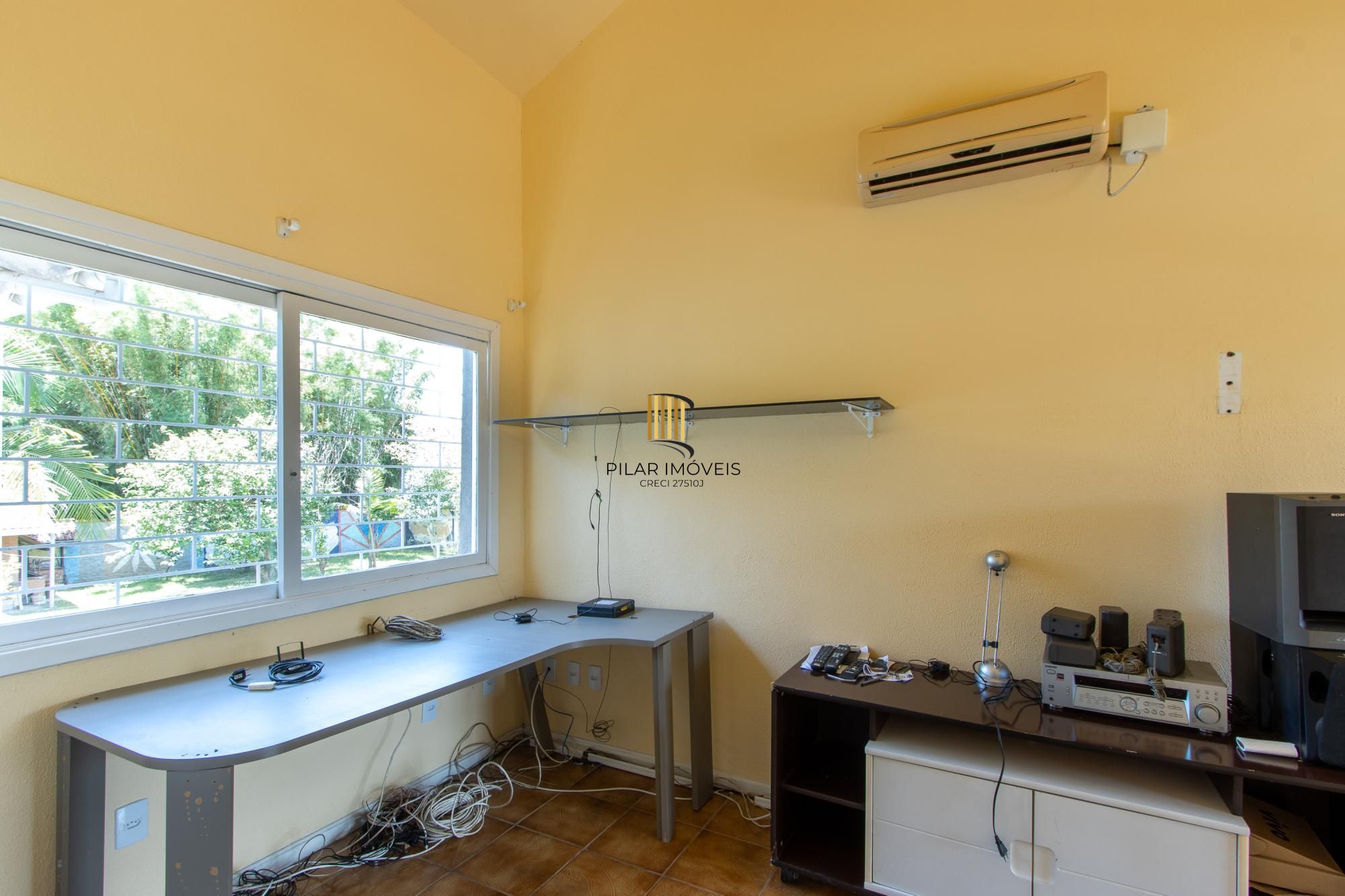 Casa Residencial à Venda no Bairro Guarujá, Porto Alegre, RS