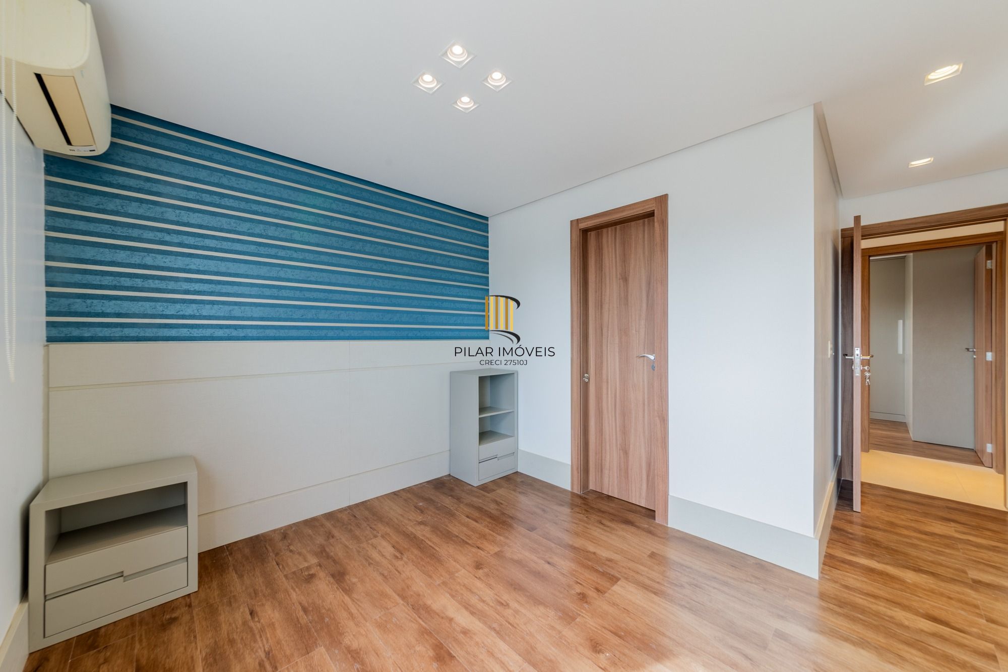 Apartamento semimobiliado, com 94m privativos, 2 suites e 3 vagas de garagem