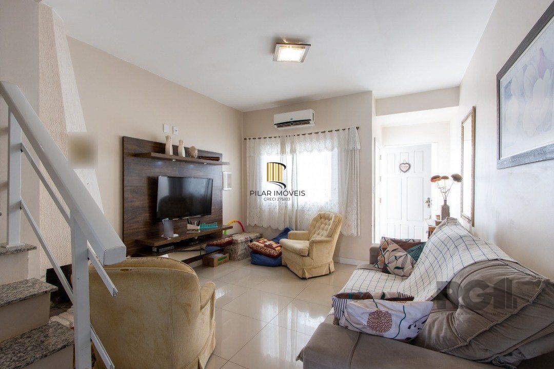 Casa 2 dormitórios no bairro Guarujá