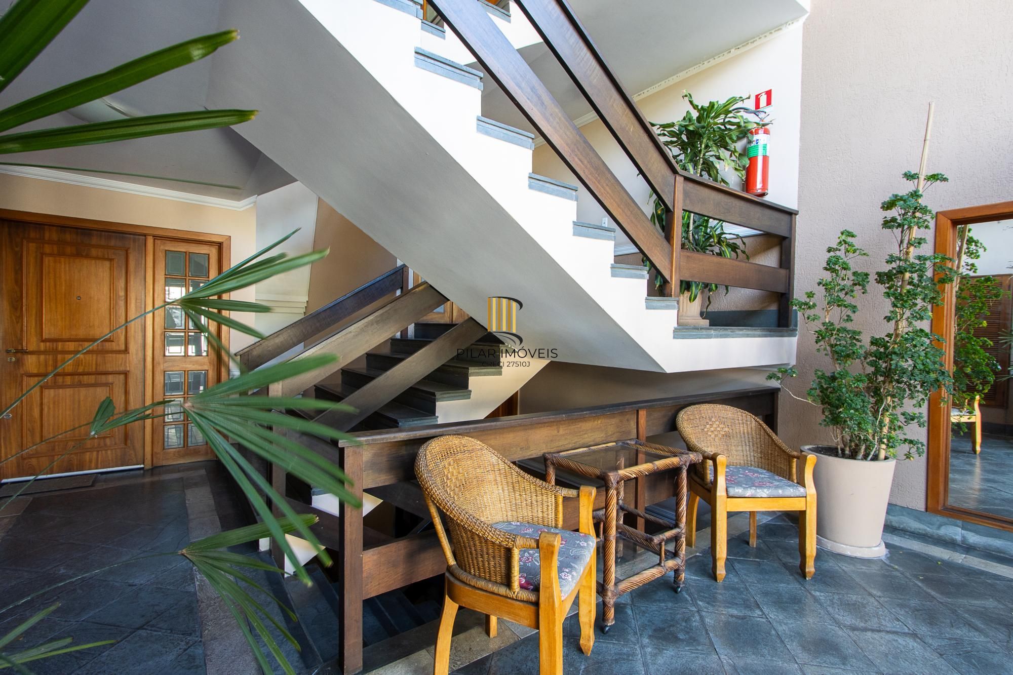 Apartamento bairro Cavalhada com 03 dormitórios, gabinete e 2 vagas 134,35m2 privativos!