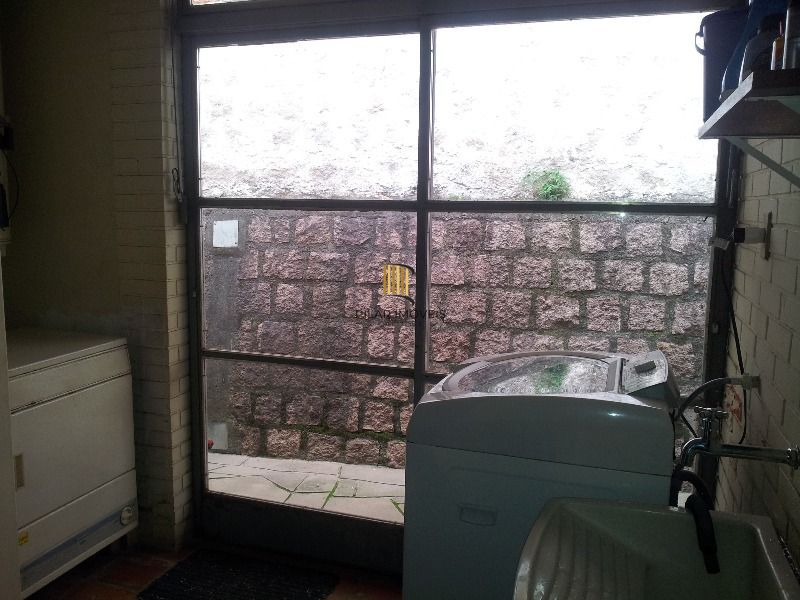 Casa para Venda - 400m², 3 dormitórios, sendo 1 suites, 2 vagas - Cristal