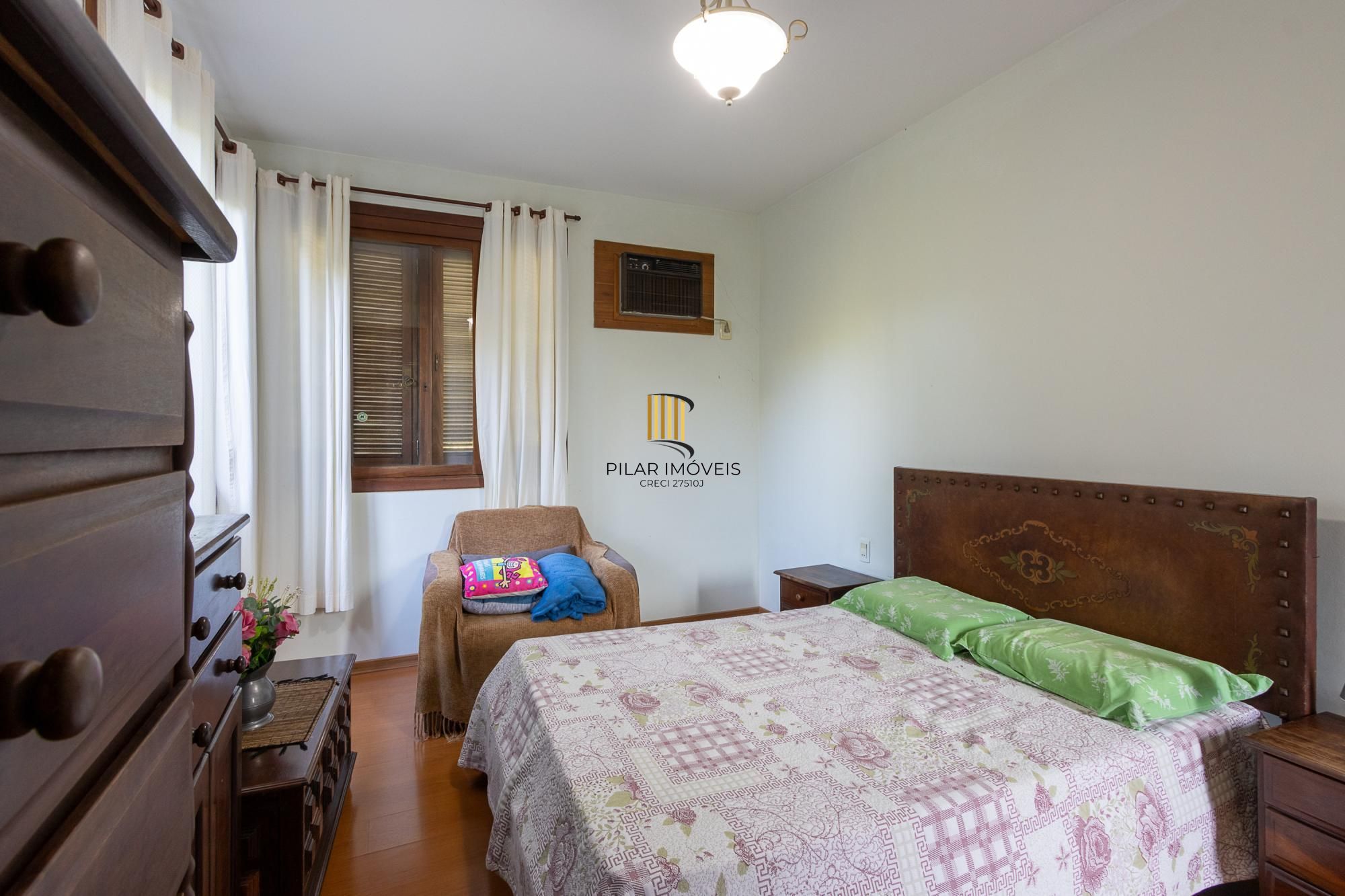 Casa em condomínio á venda com 6 dormitórios em Porto Alegre