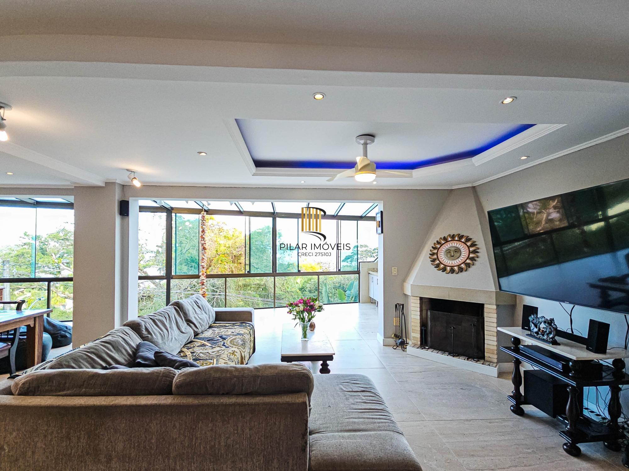 Casa na Vila Conceição, 3 dormitórios, 1 suíte, churrasqueira, lareira, 4 vagas, piscina aquecida e vista perene para o Rio.