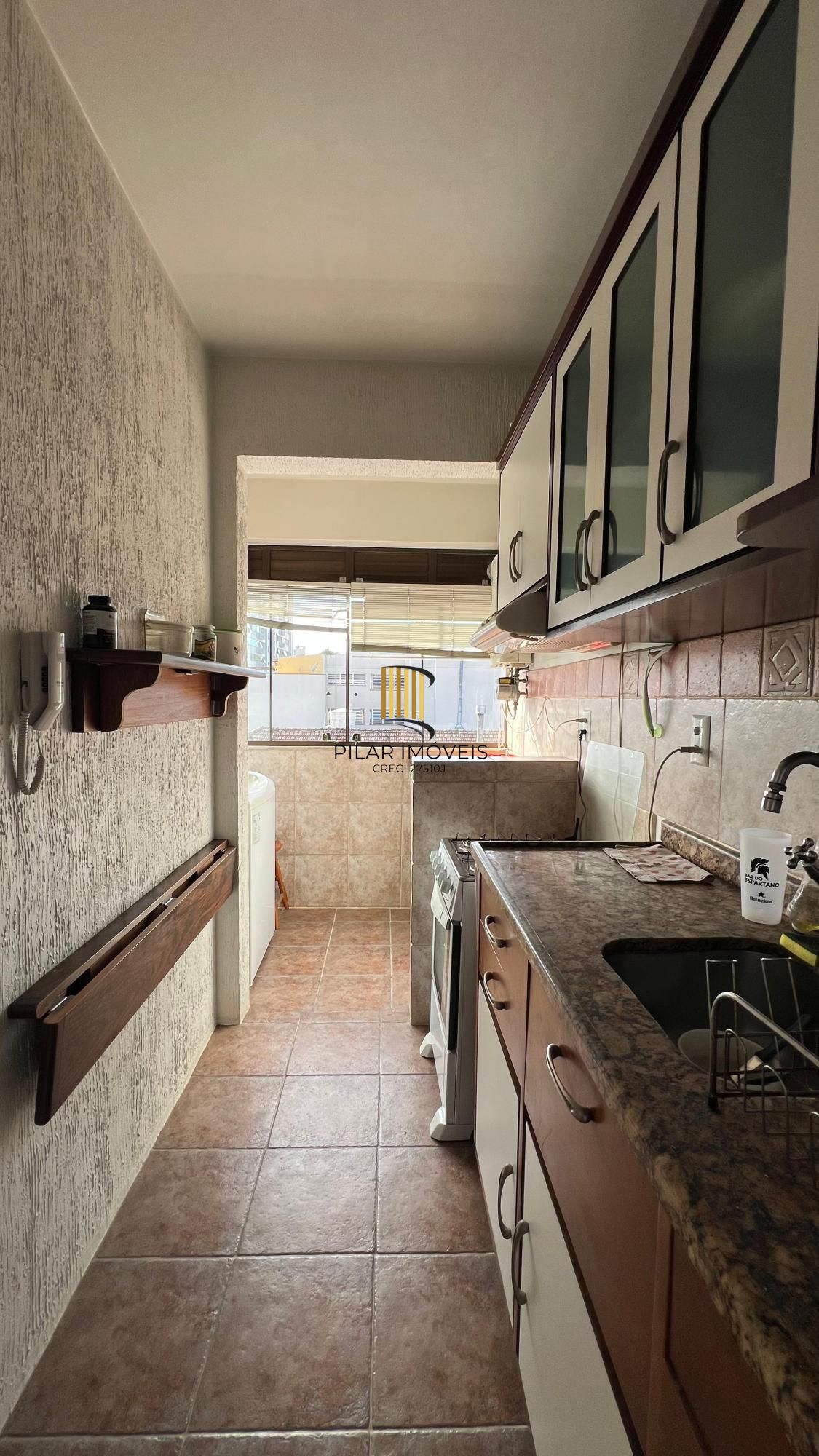 Cobertura no bairro Menino Deus com 01 dormitório sendo suíte