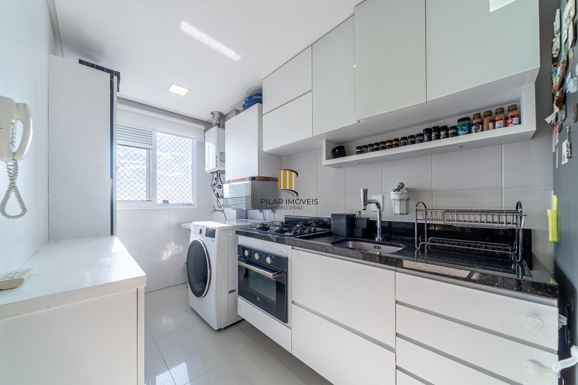 Apartamento 2 Dormitórios com Suíte e 2 Vagas no Petrópolis – 75m²