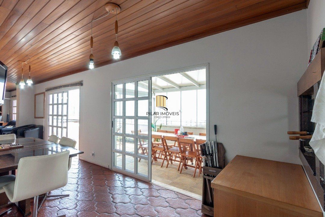 Cobertura para Venda - 255m², 3 dormitórios, sendo 1 suites, 2 vagas - Praia de Belas