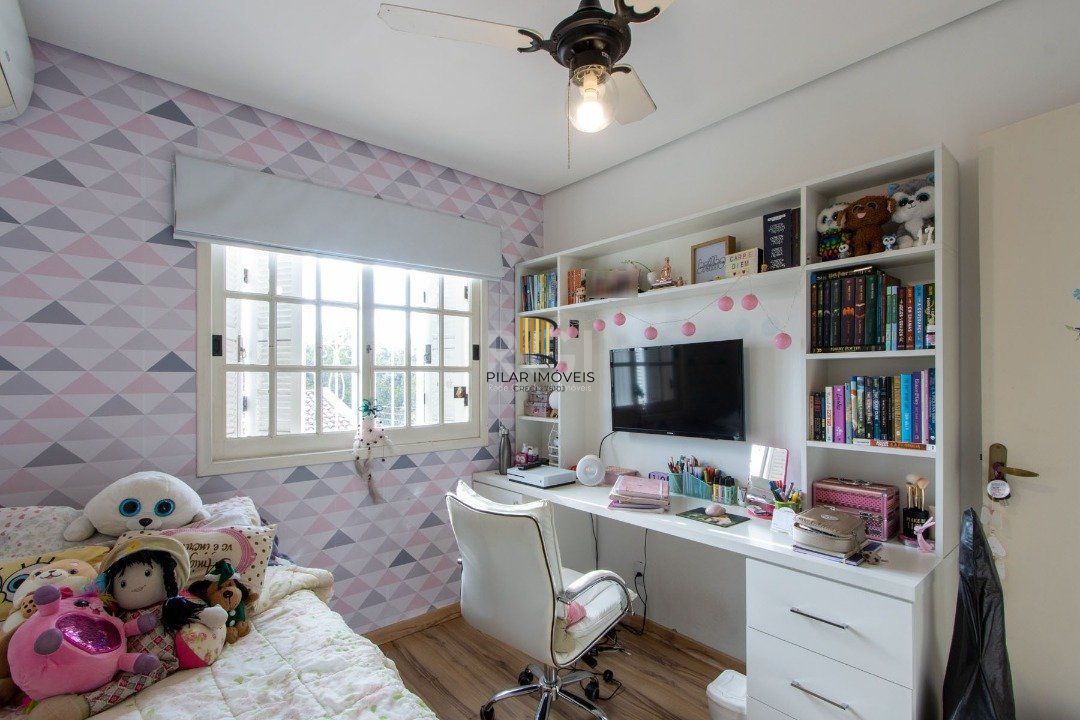 Casa 3 dormitórios no bairro Guarujá