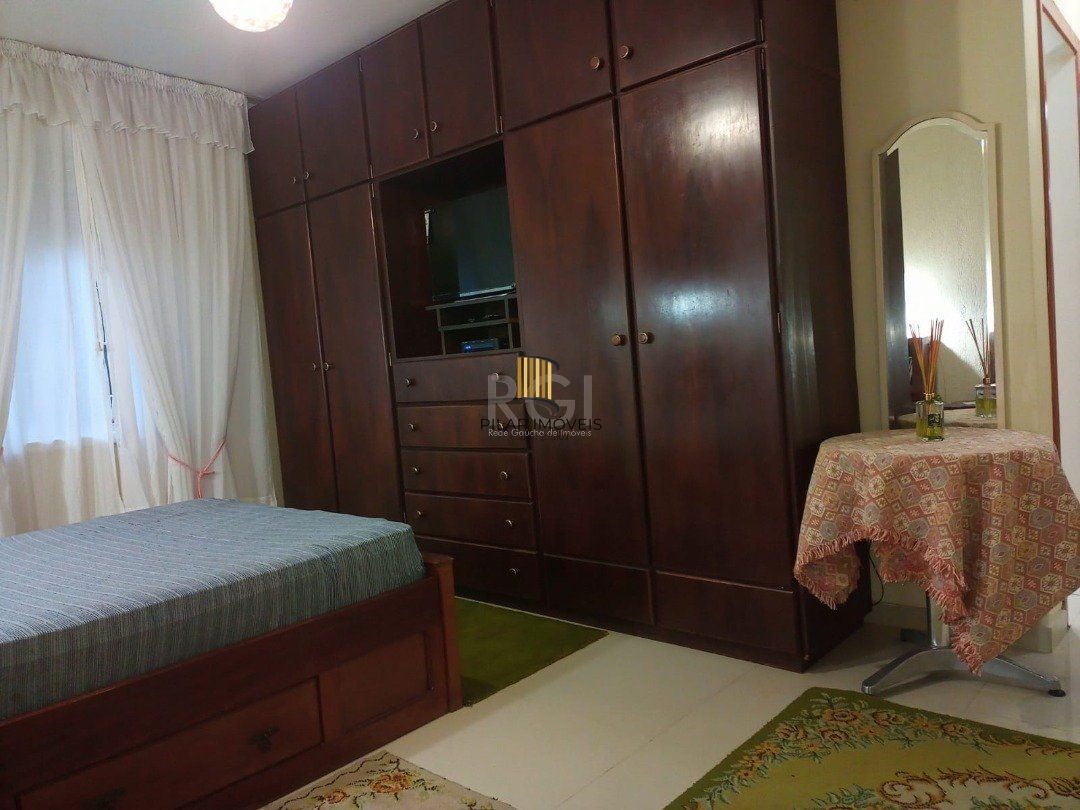 Casa para Venda - 220m², 3 dormitórios, sendo 1 suites, 1 vaga - Camaquã