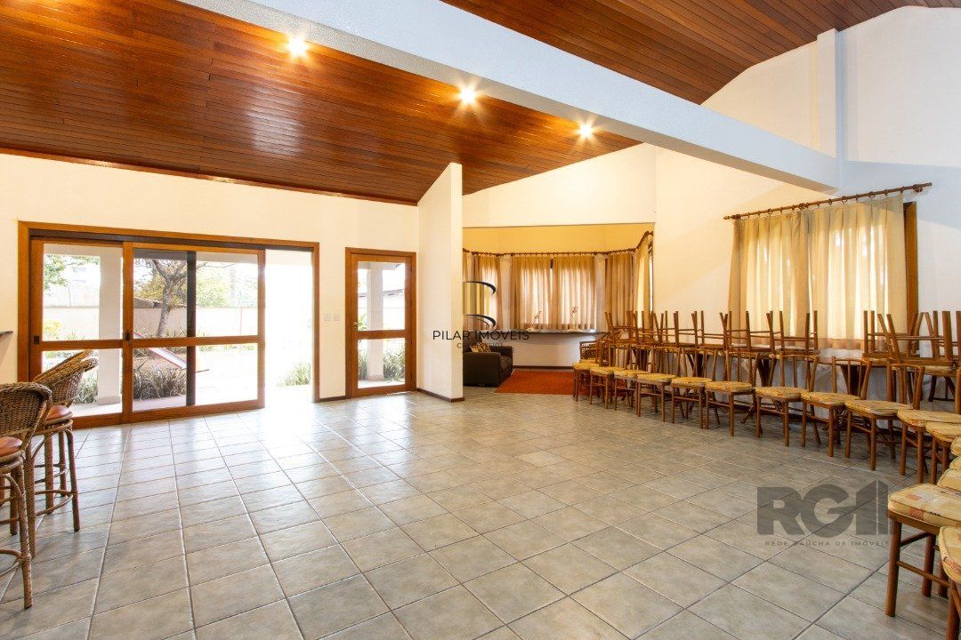 Apartamento semi mobiliado de 3 quartos com suíte no bairro Tristeza junto ao Colégio Mãe de Deus