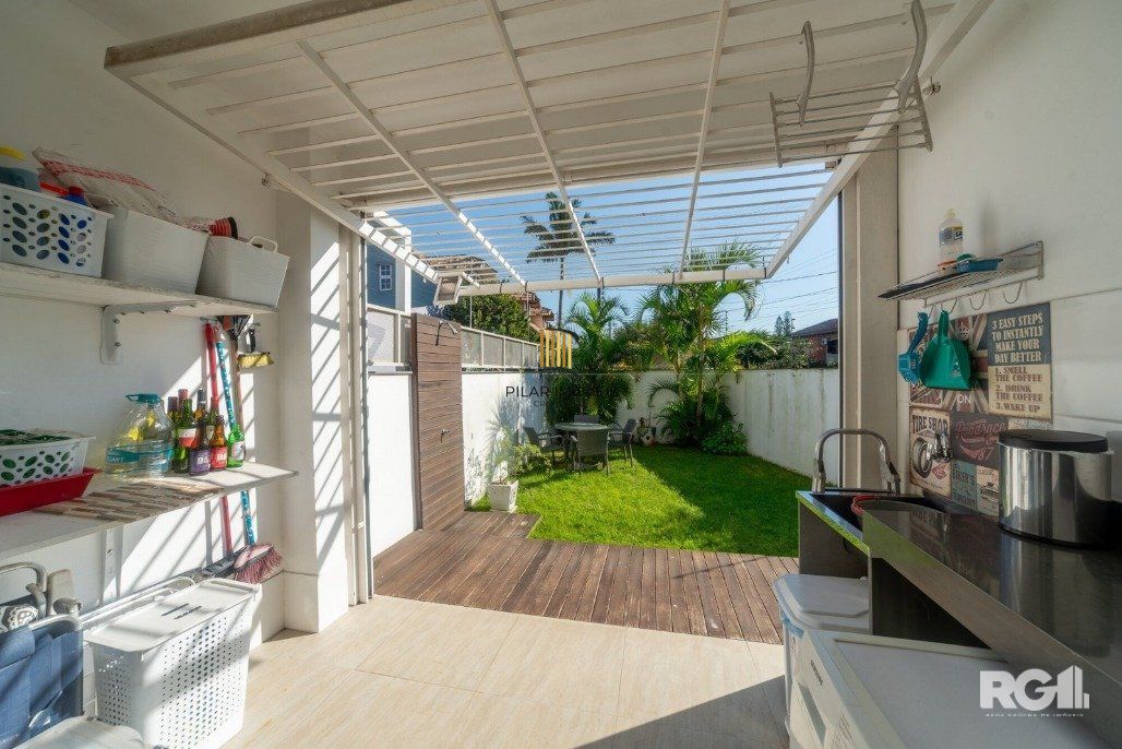 Casa, totalmente mobiliada, 3 dormitórios, 1 uma suíte com closet e sacada