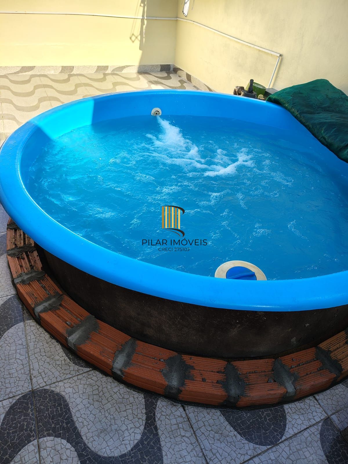 Cobertura, com piscina privativa, no bairro Cristal.