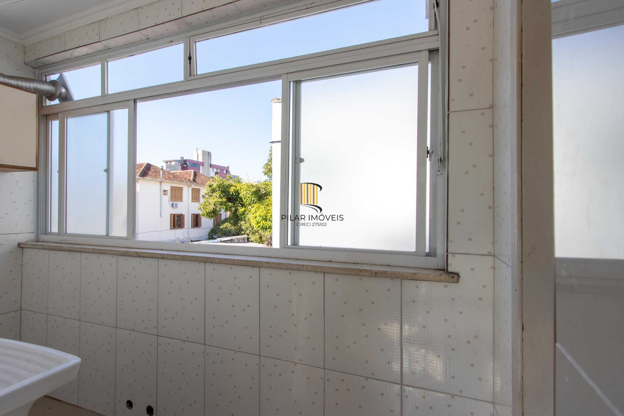Apartamento com 2 dormitórios com 74m² e 1 vaga e no Menino Deus