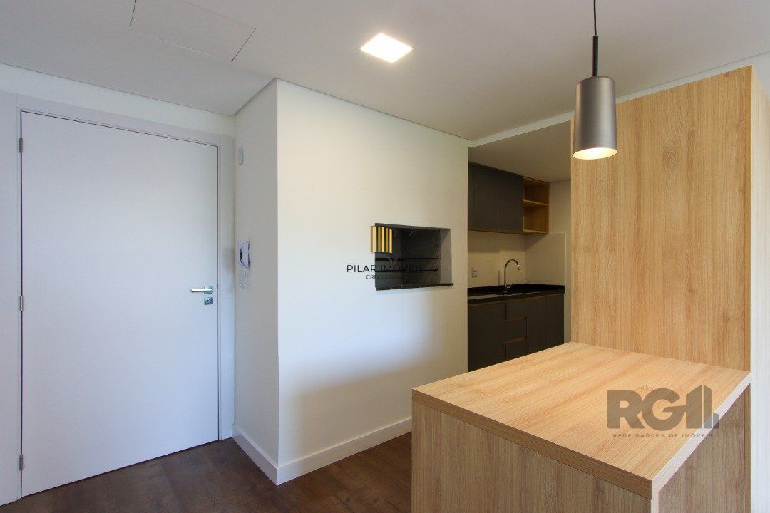 Apartamento em Porto Alegre no Bairro Petrópolis, de 1 quarto, semi mobiliado.