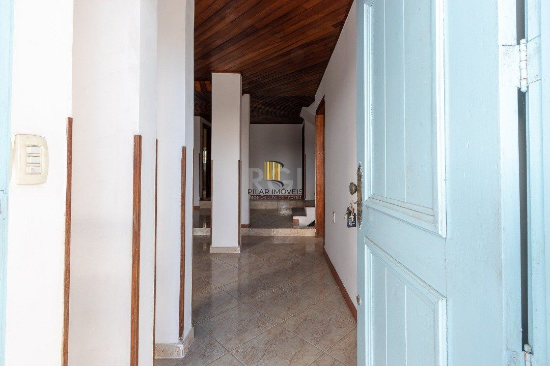 Casa com piscina em localização nobre no bairro Tristeza com vista para Rio Guaíba.