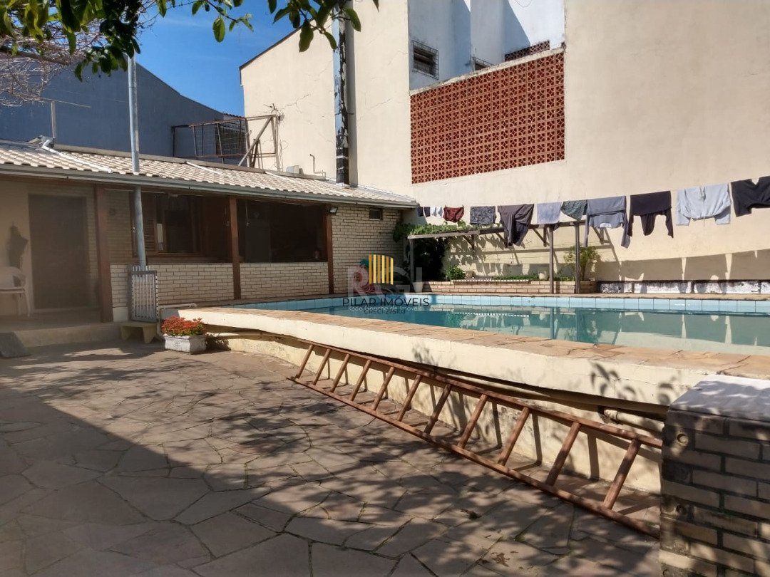 Casa para Venda - 322.4m², 2 dormitórios, 7 vagas - Cristal