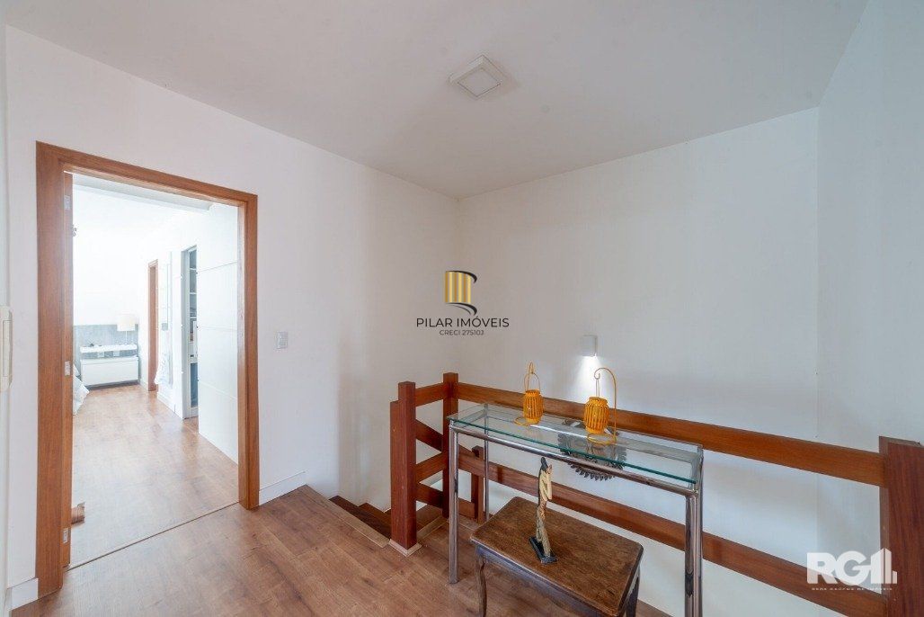 Casa, totalmente mobiliada, 3 dormitórios, 1 uma suíte com closet e sacada