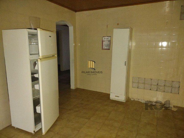 Casa de 2 quartos, com edícula, próximo a Av. Wenceslau Escobar
