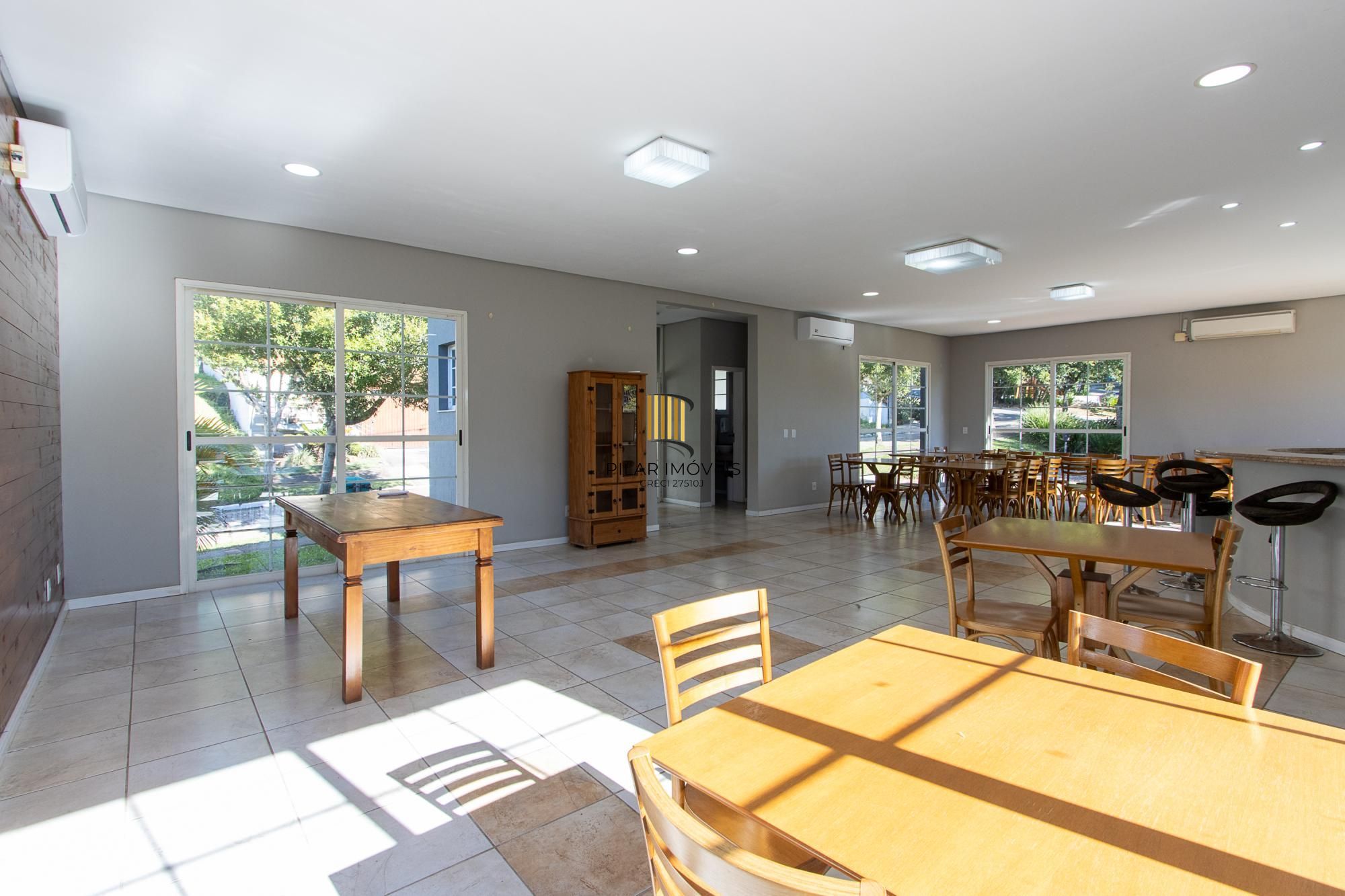 Casa com 3 dormitórios, suíte com closet e piscina no Condomínio Cinque Terre