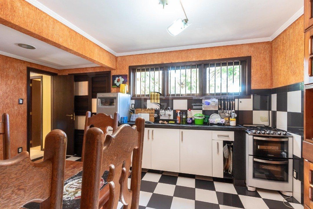 Casa para Venda - 308.25m², 3 dormitórios, sendo 1 suites, 5 vagas - Cristal
