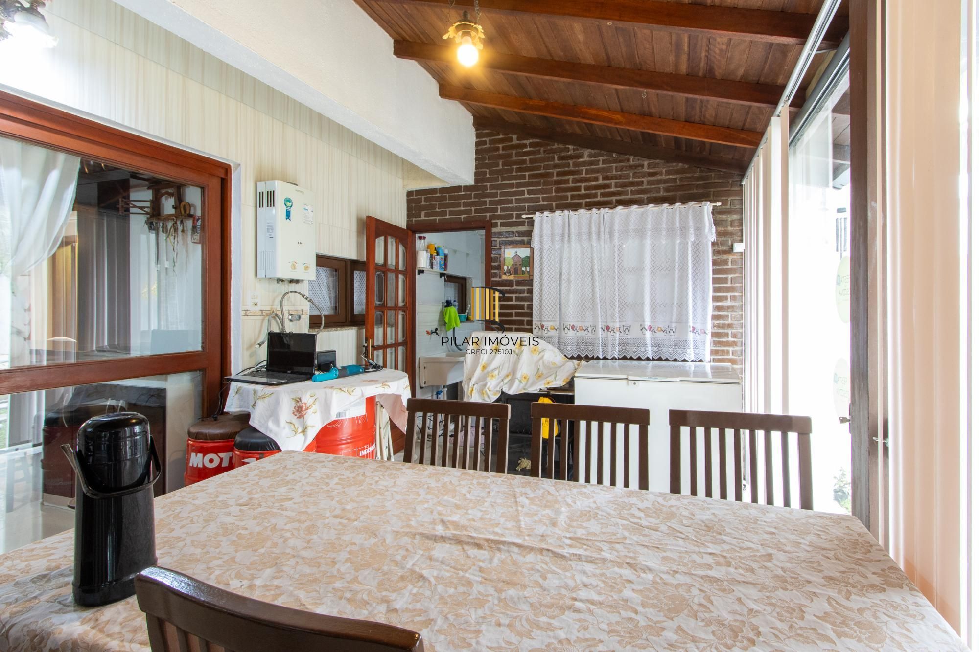 Sobrado no Lagos de Nova Ipanema com 149,54m², possui 03 dormitórios, sendo 1 suíte, garagem para 3 carros