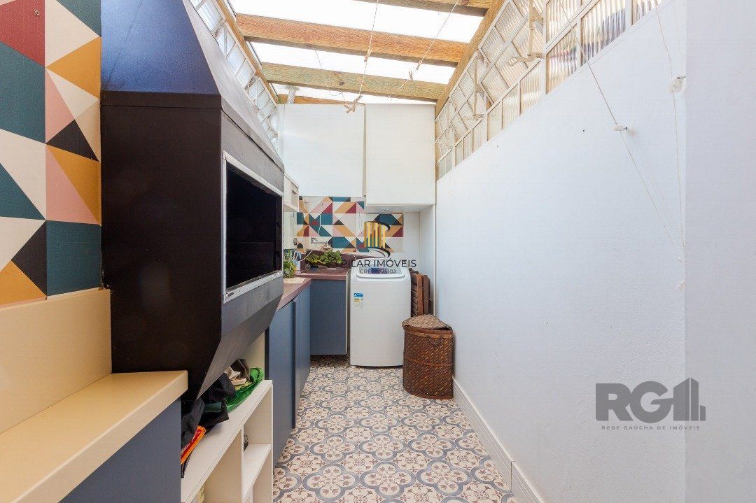 Casa em condomínio, 3 quartos, 1 suite, lareira, churrasqueira, 1 vaga - Bairro Tristeza