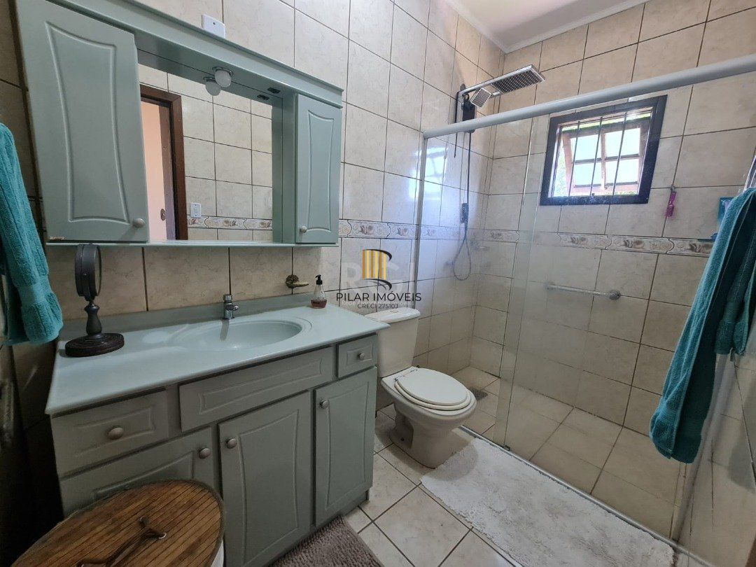 Casa em lindo terreno alto ao nível da rua medindo 10 × 32 onde consta uma residência térrea com 136m2 de área privativa,