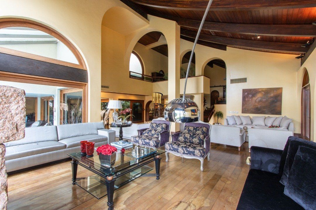 Casa para Venda - 645m², 4 dormitórios, sendo 4 suites, 11 vagas - Tristeza