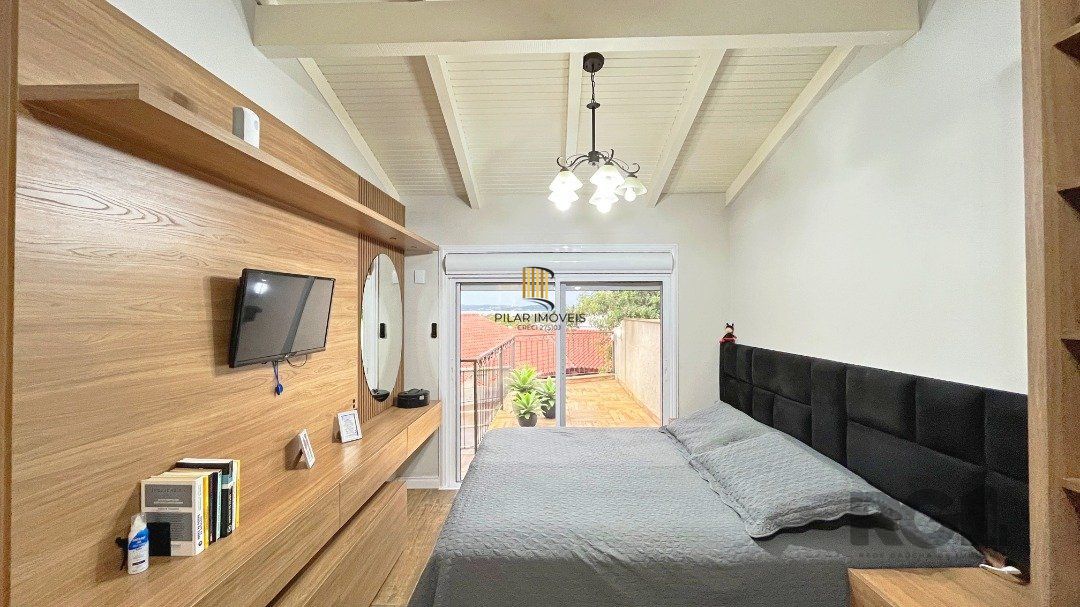 Casa  com Sobrado reformado, de dois pisos, com 3 dormitorios sendo duas  suítes