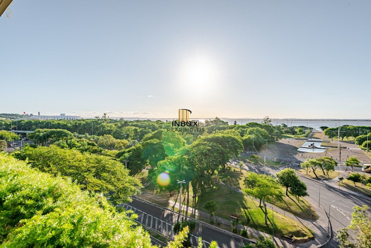Apartamento 3 Suítes Mobiliado à Venda na Avenida Praia de Belas