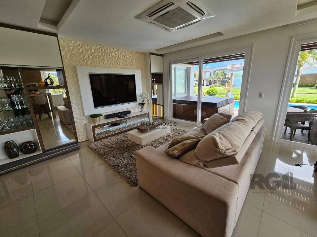 Casa de Condomínio 4 dormitórios no bairro Atlântida Sul