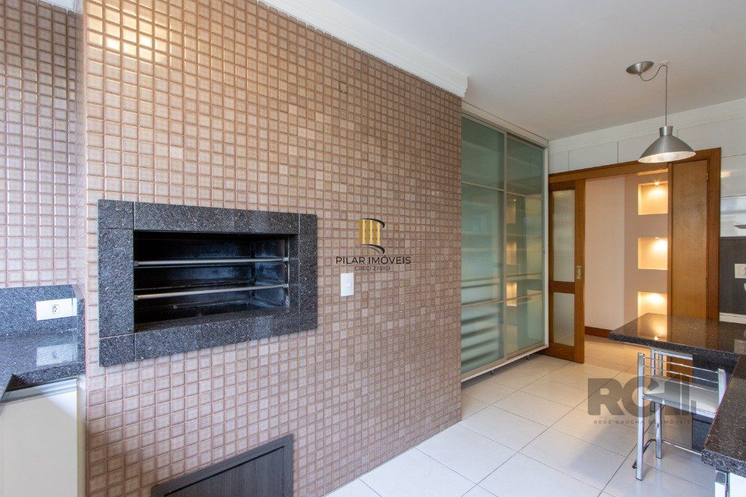Apartamento na tristeza com três suítes e três vagas