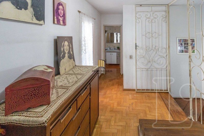 Sobrado para Venda - 241m², 4 dormitórios, sendo 1 suites, 1 vaga - Camaquã