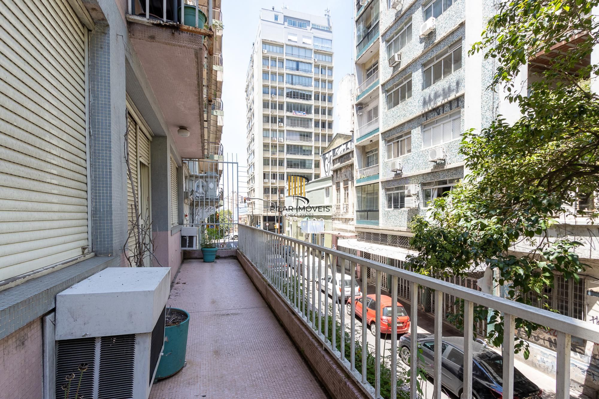 Apartamento frente à fundos, 3 dormitórios, 1 vaga escriturada - Centro Histórico
