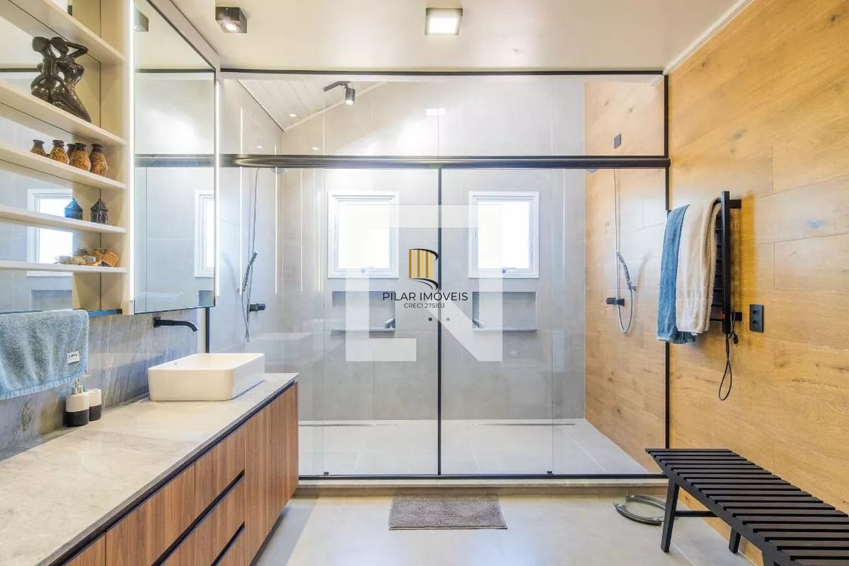 Casa á venda com 3 dormitórios no bairro Ipanema em Porto Alegre