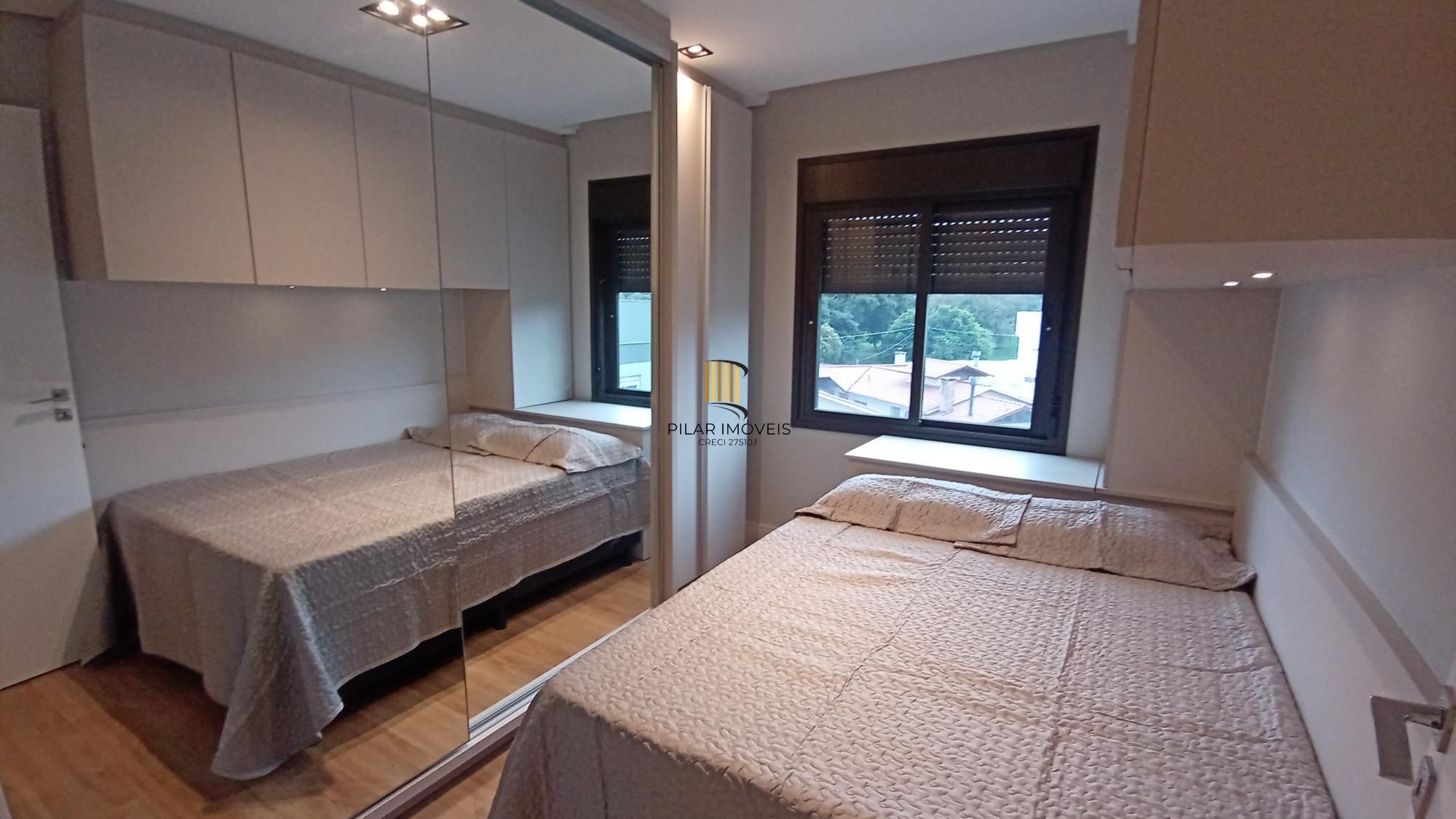 Apartamento com 3 dormitórios e 2 vagas, no bairro Ipanema