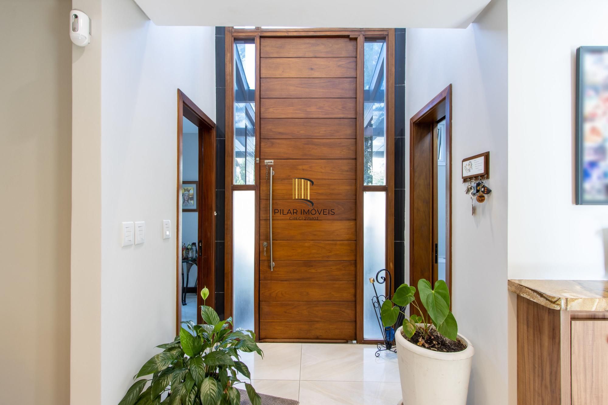 Casa 4 dormitórios com elevador