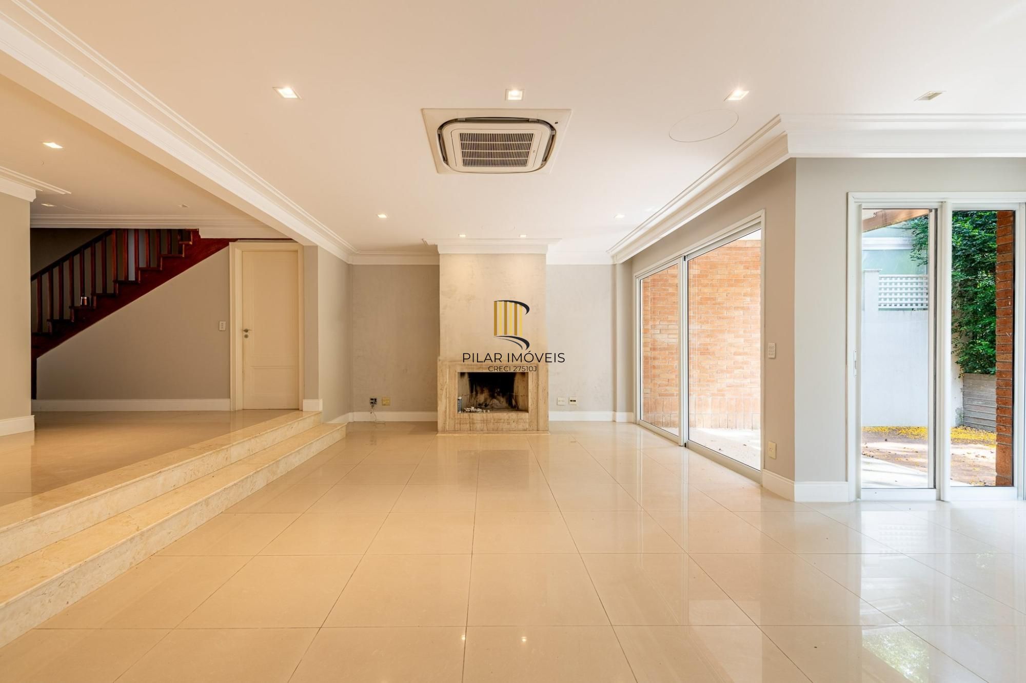 Casa de 4 dormitórios no bairro Três Figueiras