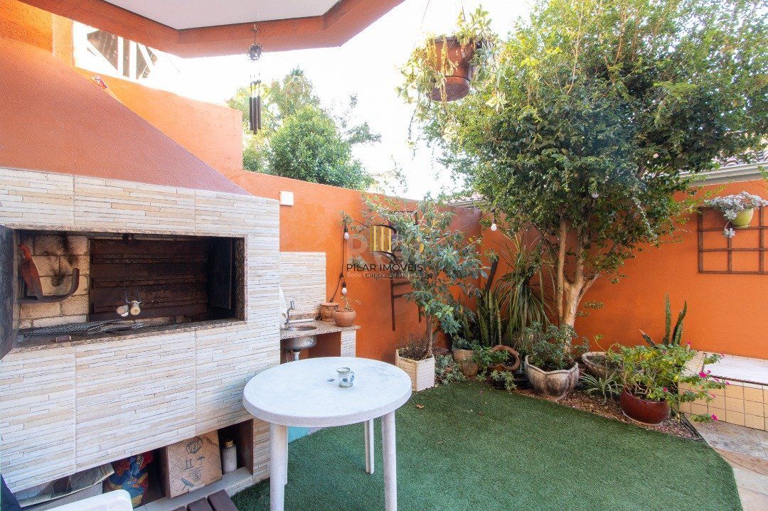 Casa de Condomínio 4 dormitórios no bairro Vila Assunção
