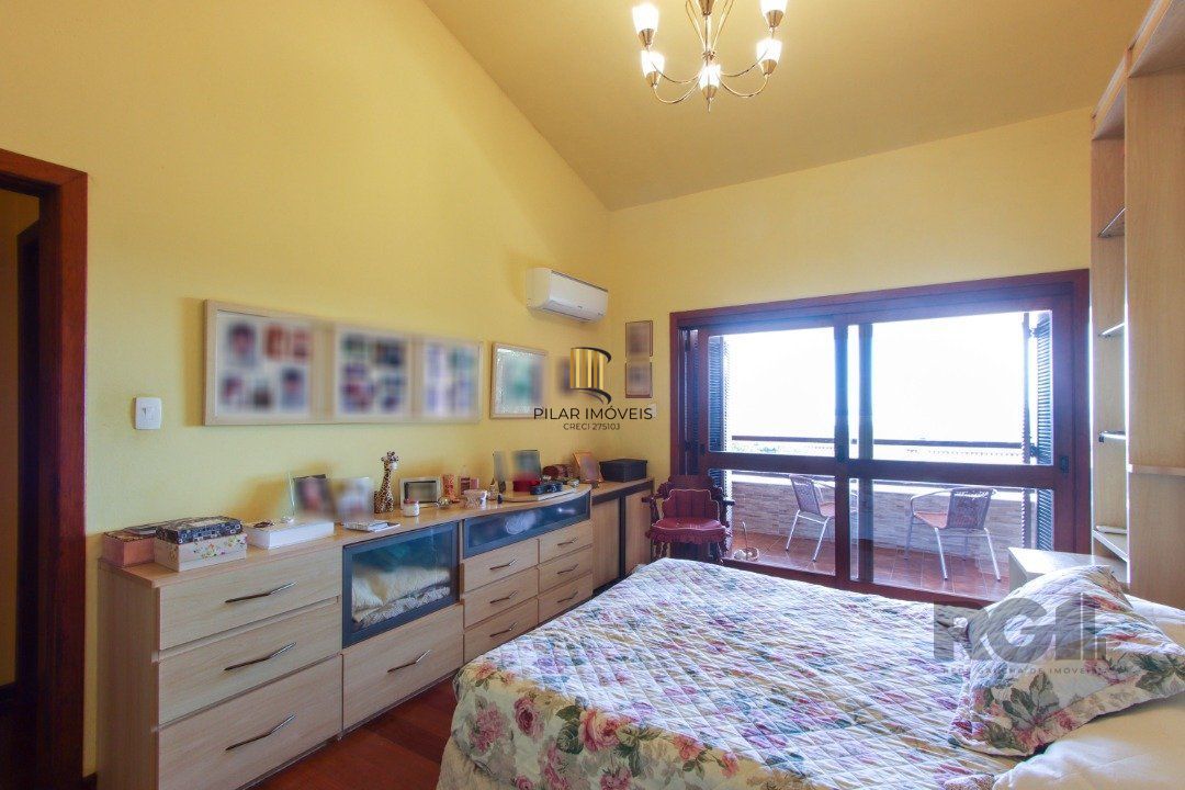 Casa com 4 dormitórios, sendo 1 suíte, com 2 vagas cobertas, no bairro Nonoai, Porto Alegre, RS