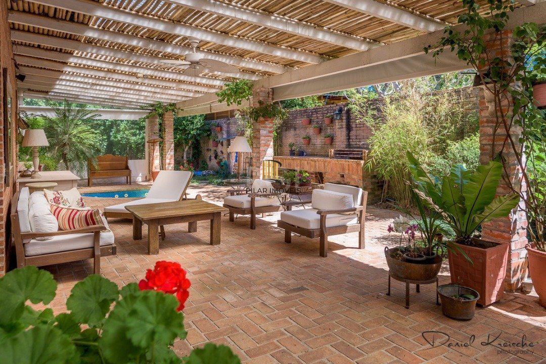 Casa para Venda - 418m², 5 dormitórios, sendo 1 suites, 6 vagas - Tristeza
