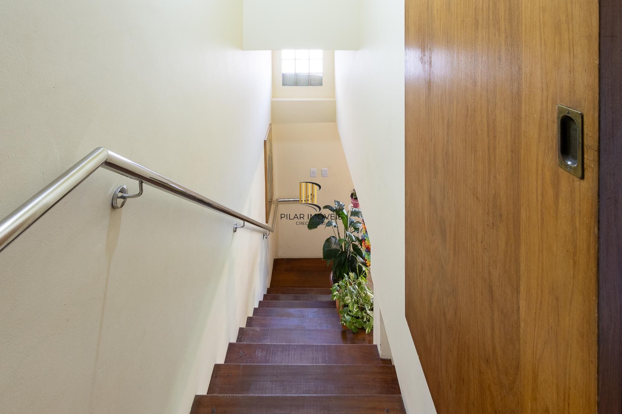 Casa com 3 quartos (1 suite), 4 vagas - Vila Nova