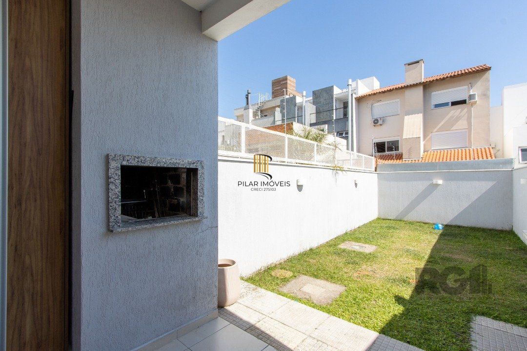 Casa 2 dormitórios no bairro Guarujá