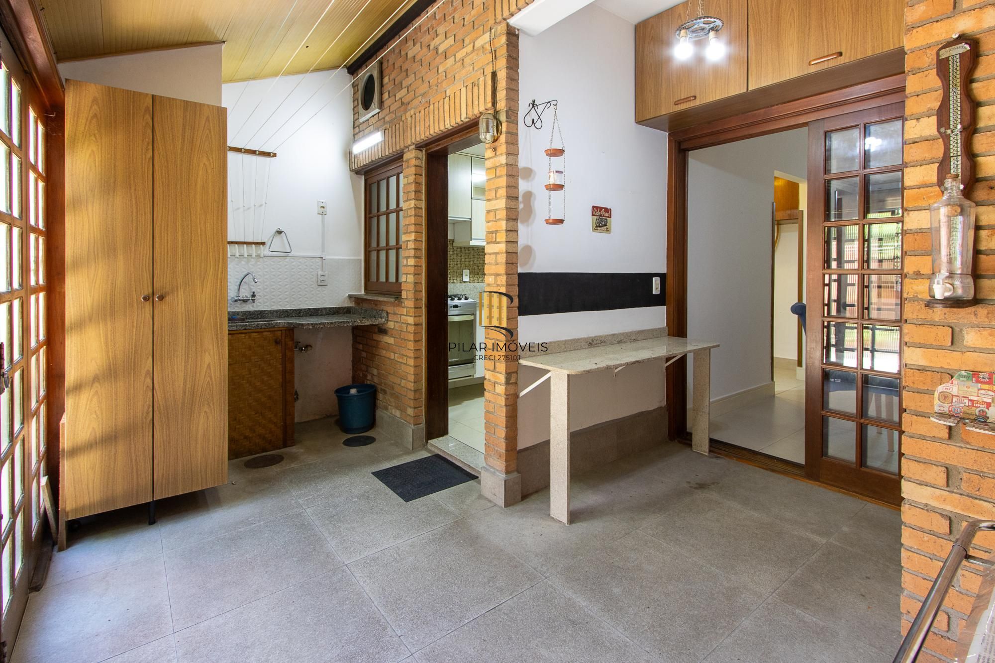 Casa em condomínio, 2 dormitórios, 1 vaga escriturada - Bairro Cavalhada