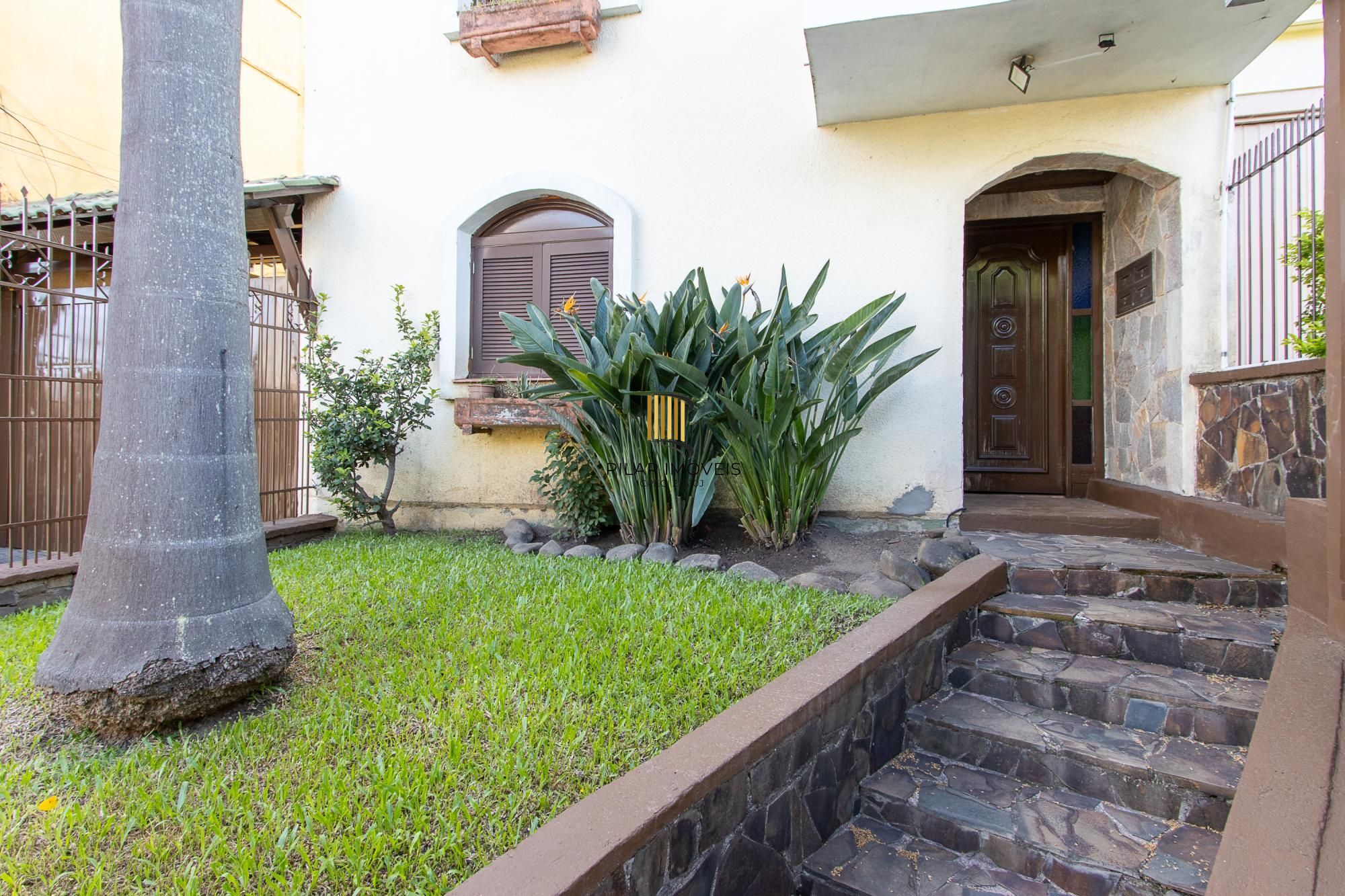 Casa de condomínio, 3 dormitórios, 1 suíte, 1 vaga coberta, no bairro Cristal.