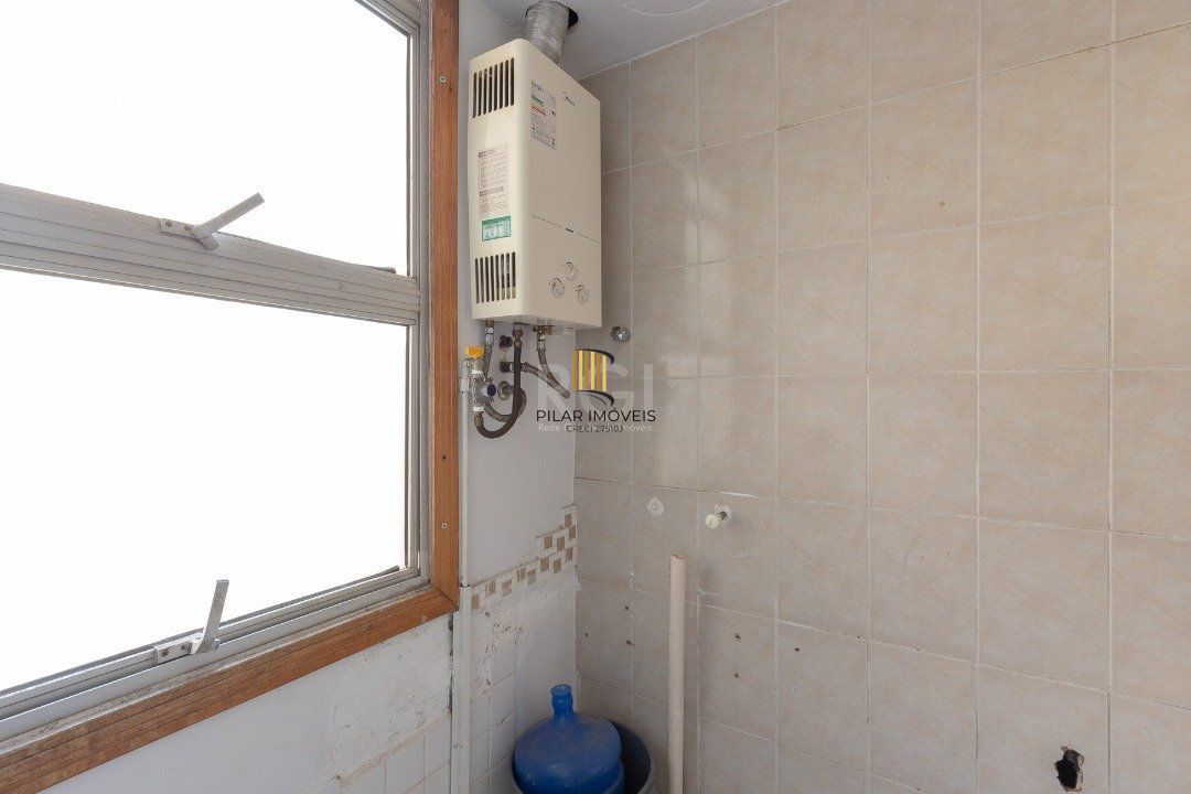 Apartamento de 1 dormitório, living, cozinha, área de serviço e banheiro social.