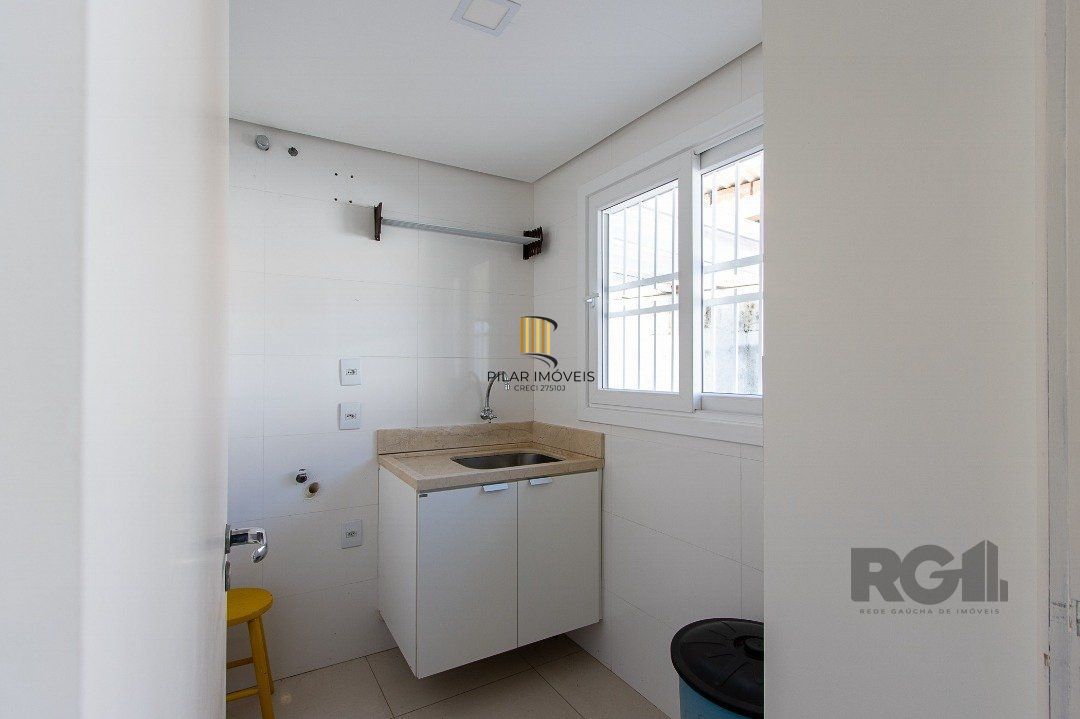 Casa 4 dormitórios no bairro Nonoai