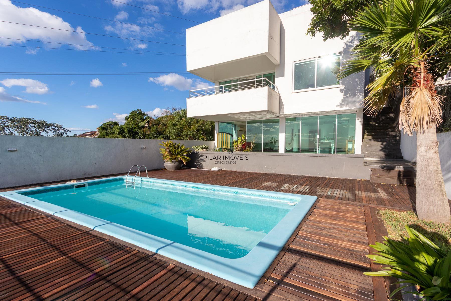 Casa para Venda - 470m², 3 dormitórios, sendo 1 suites, 6 vagas - Nonoai